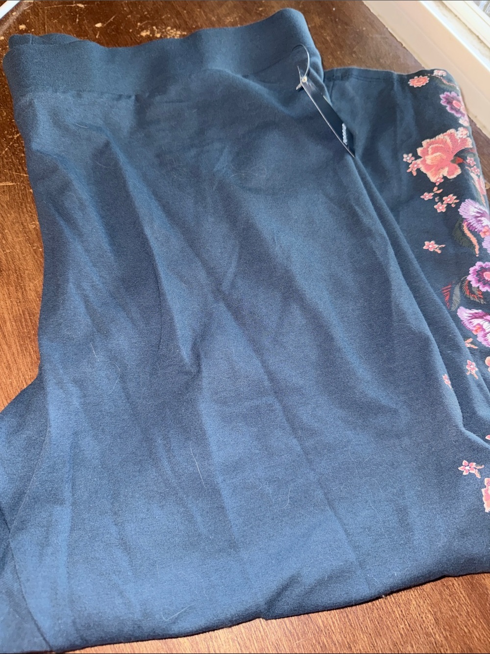 Torrid Women's Navy Blue Jeans with Floral Side Detail Womens Size 4X. NWT